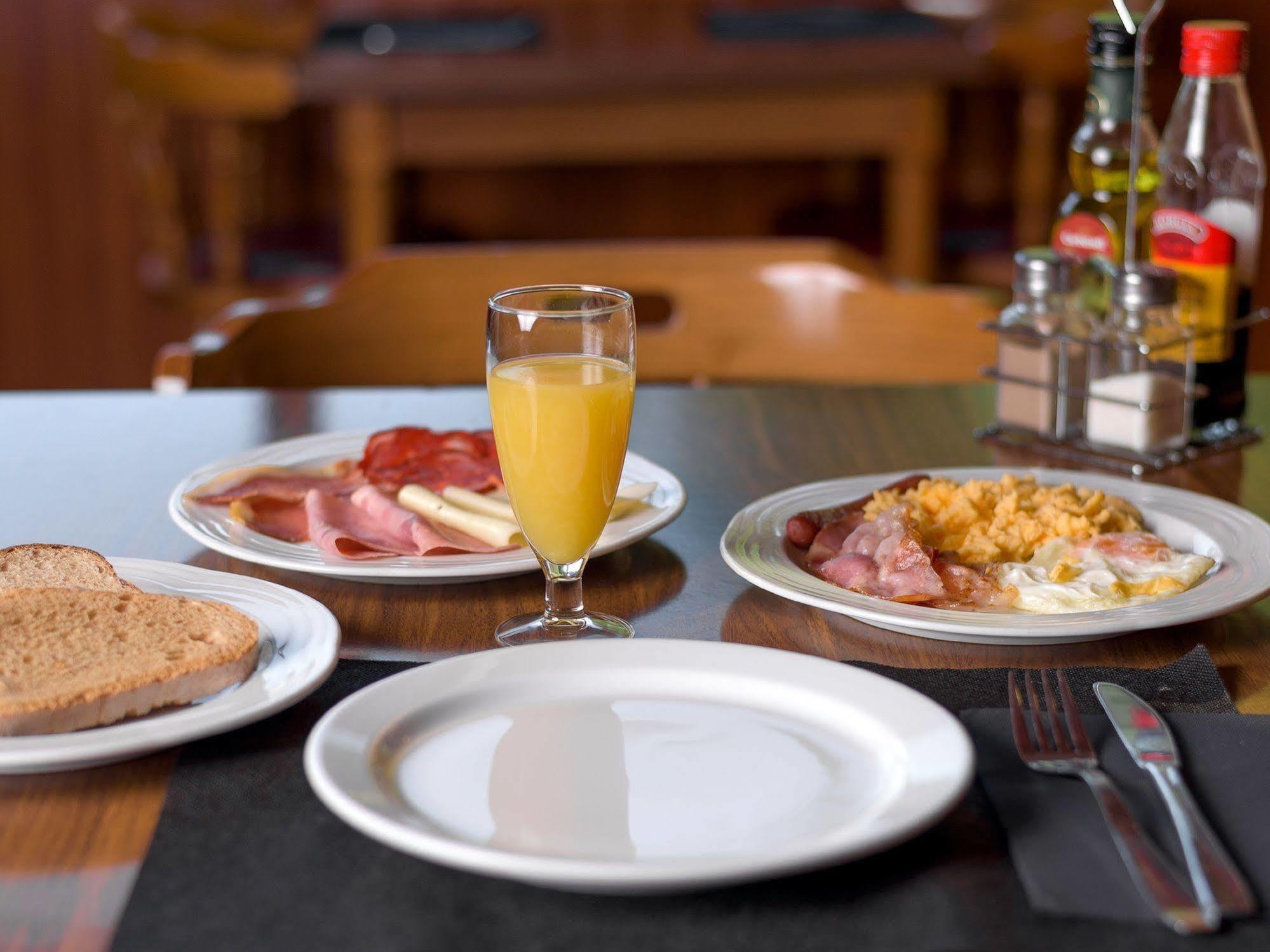Hotel Sant Miquel อันดอร์รา ลา เวลลา ภายนอก รูปภาพ