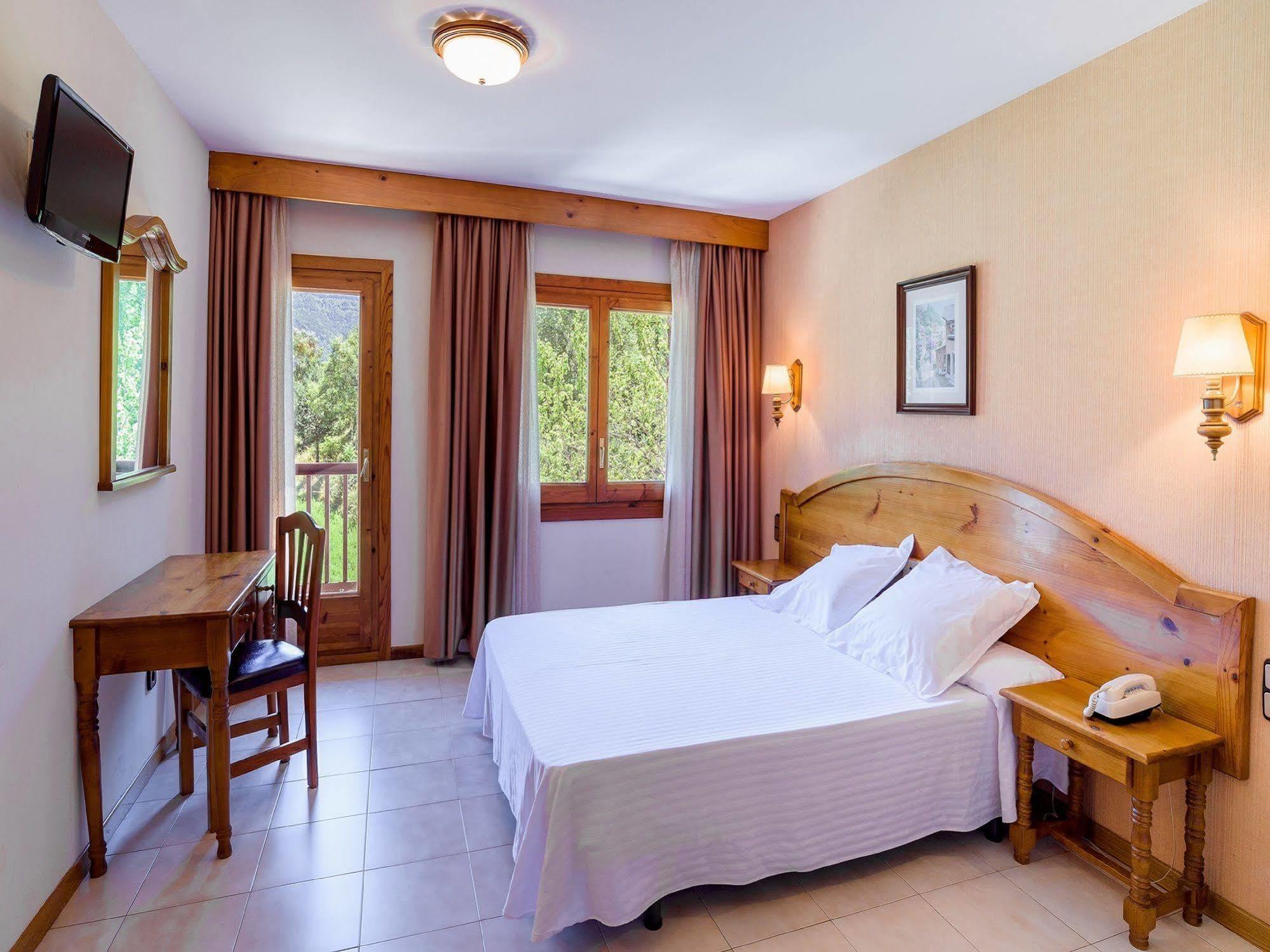 Hotel Sant Miquel อันดอร์รา ลา เวลลา ภายนอก รูปภาพ